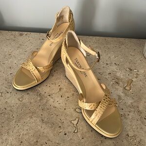 Taryn Rose Ankle Strap Sandals 40.5 Beige